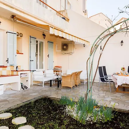 Apartment Little Garden Yourhosthelper Cannes